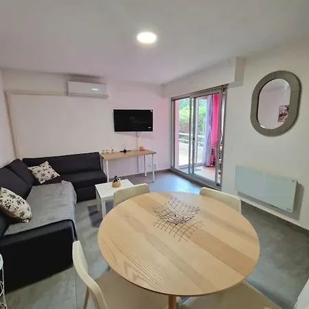 Rez-de-jardin Sous Pins Et Apartment