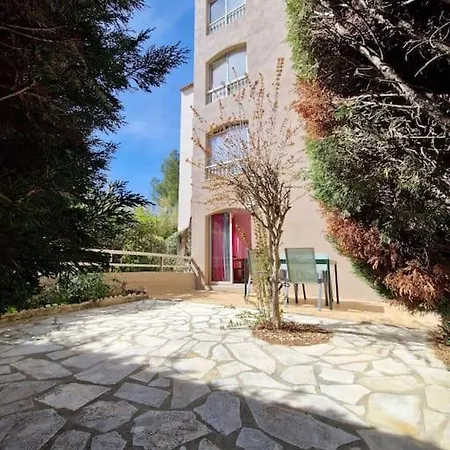 Rez-de-jardin Sous Pins Et Apartment